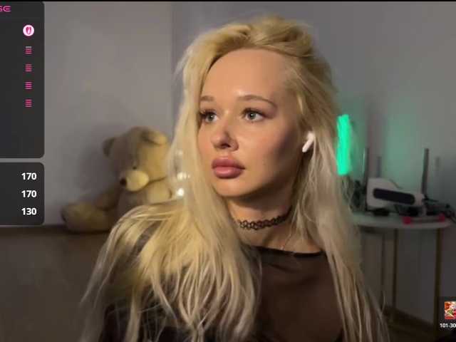 SweetMi333 live cam on BongaCams