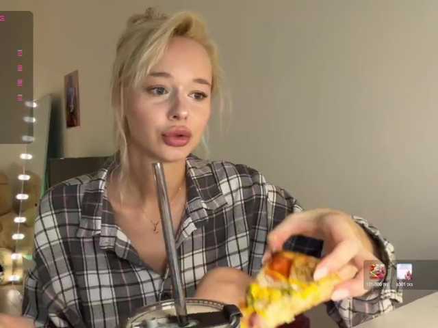 SweetMi333 live cam on BongaCams