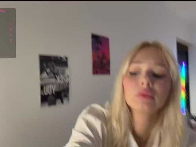 SweetMi333 live cam on BongaCams