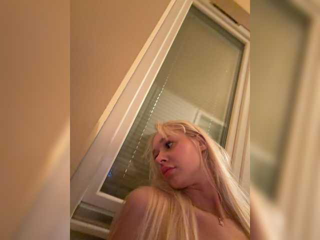 SweetMi333 live cam on BongaCams
