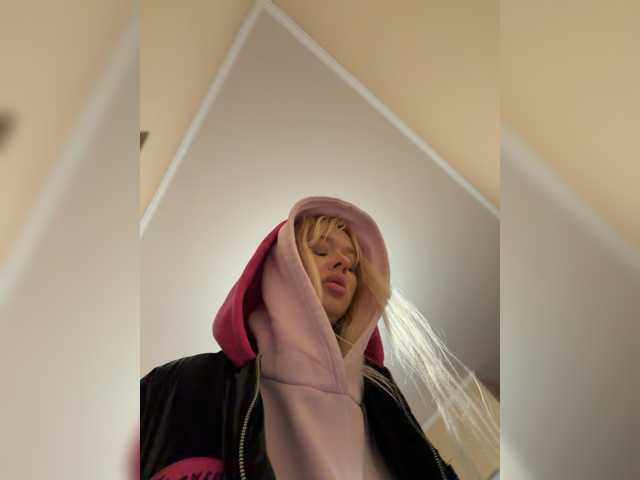 SweetMi333 live cam on BongaCams