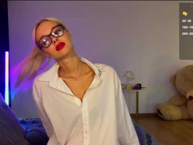 SweetMi333 live cam on BongaCams