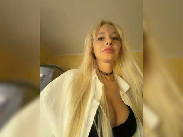 SweetMi333 live cam on BongaCams