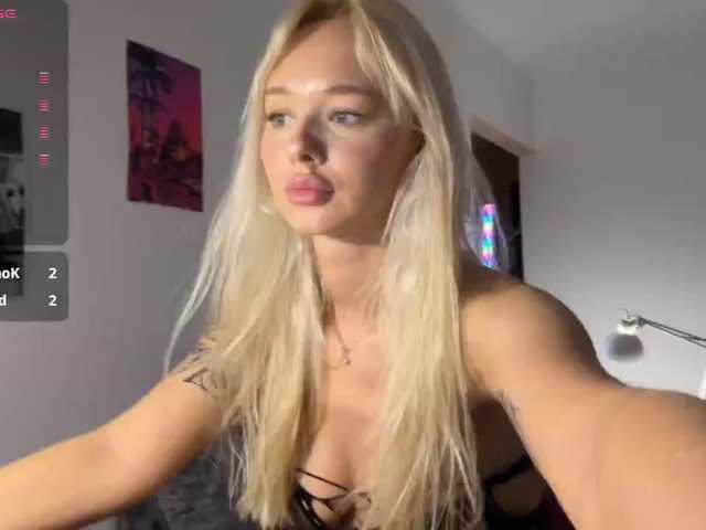 SweetMi333 live cam on BongaCams