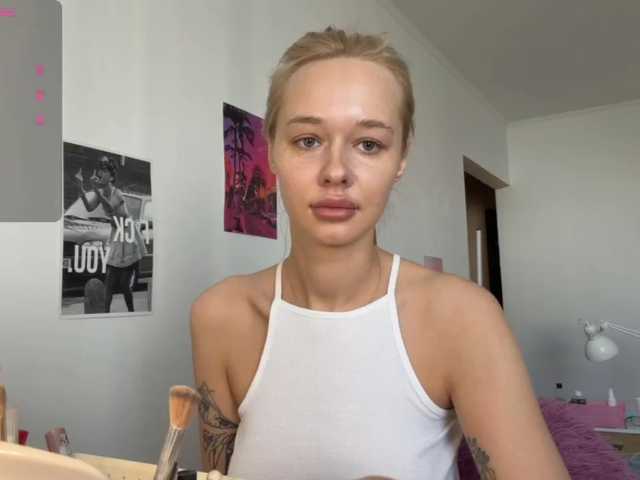SweetMi333 live cam on BongaCams