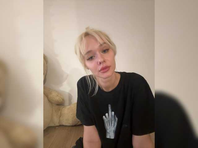 SweetMi333 live cam on BongaCams