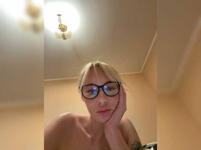 SweetMi333 live cam on BongaCams