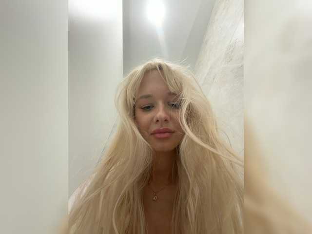 Mis_Squirt live webcam show