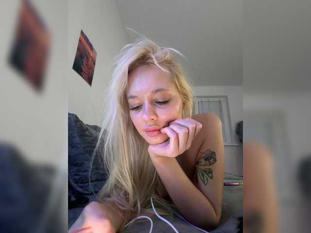 SweetMi333 live cam on BongaCams