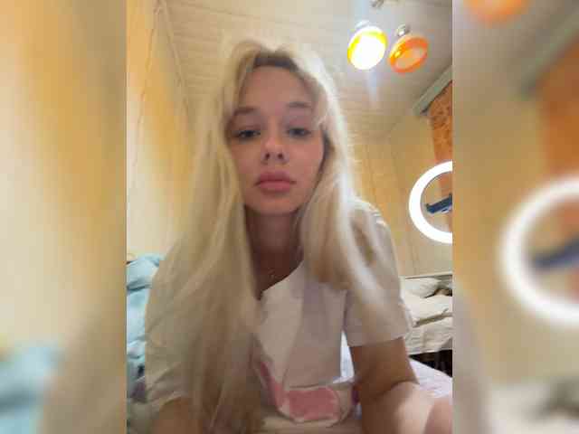 SweetMi333 Live Webcam on BongaCams