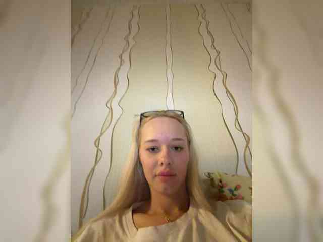 SweetMi333 Live Webcam on BongaCams