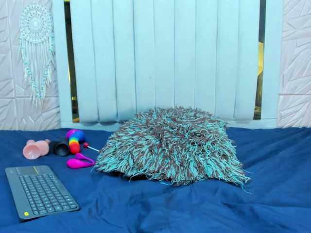 Brunettte-Sweet's BongaCams show and profile
