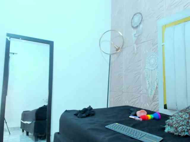 Brunettte-Sweet webcam