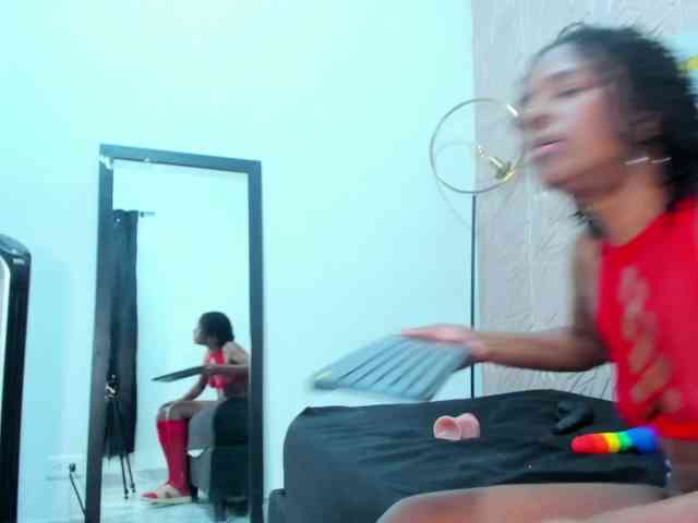 Brunettte-Sweet webcam