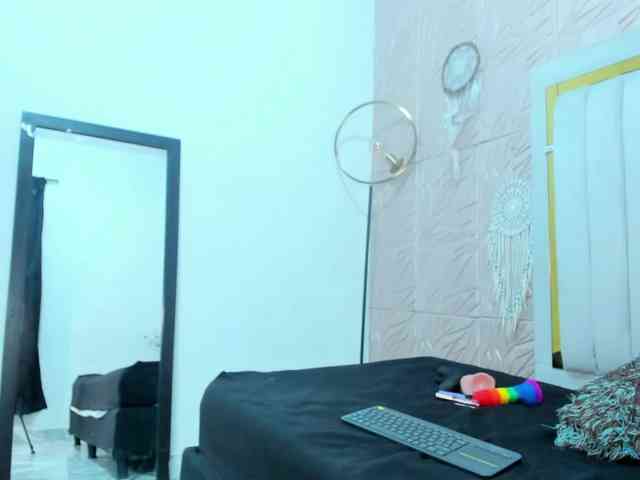 Brunettte-Sweet webcam