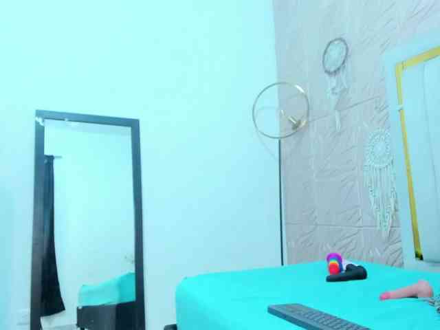 Brunettte-Sweet webcam