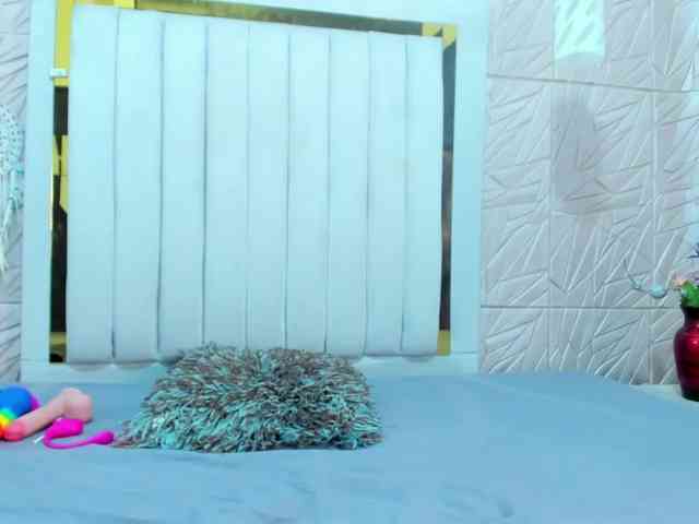 Brunettte-Sweet webcam