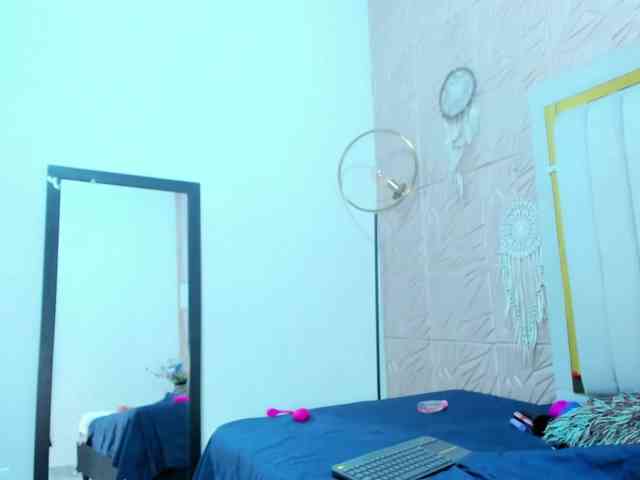 Brunettte-Sweet webcam