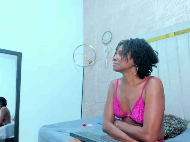 Brunettte-Sweet webcam