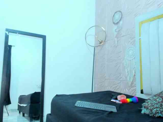 Brunettte-Sweet webcam