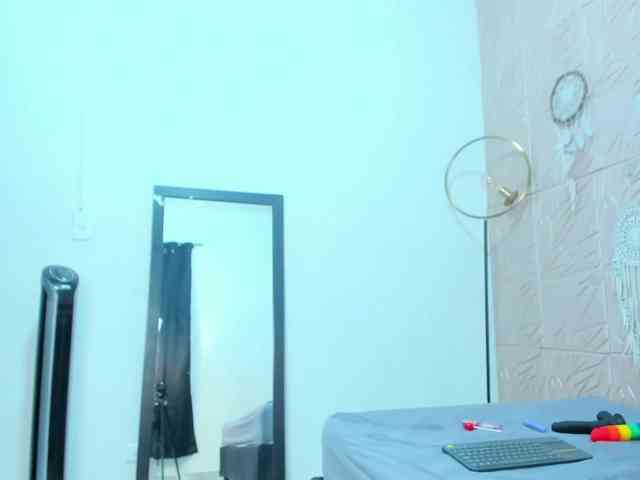 Brunettte-Sweet webcam