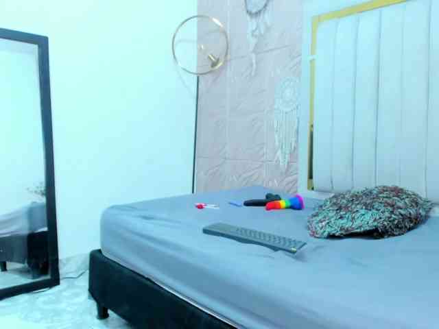 Brunettte-Sweet webcam