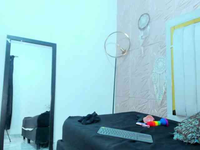 Brunettte-Sweet webcam