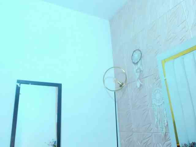 Brunettte-Sweet webcam