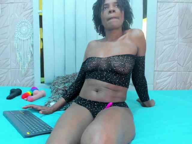 Brunettte-Sweet webcam