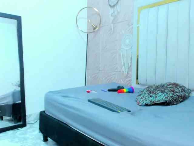 Brunettte-Sweet webcam