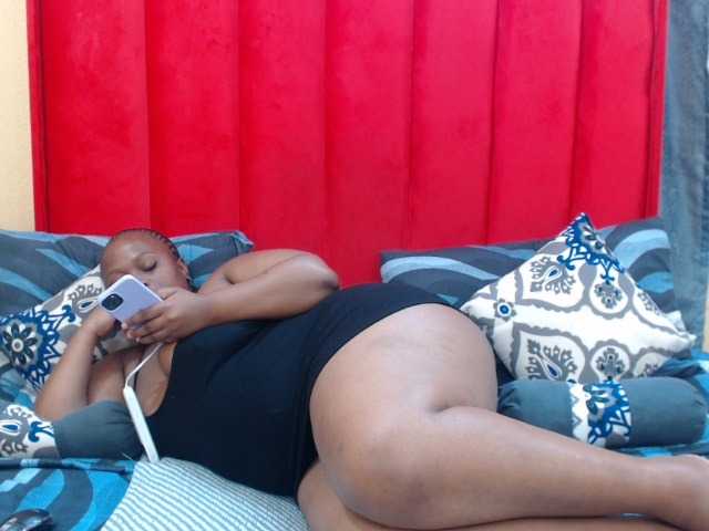 Your-Milly168 live cam on BongaCams