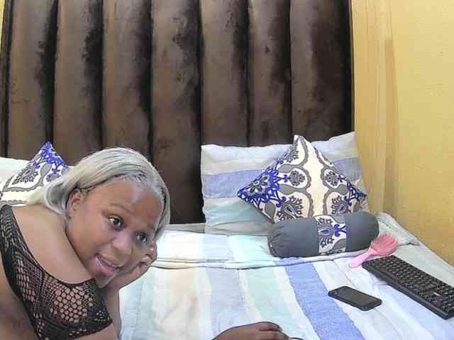 Your-Milly168 webcam