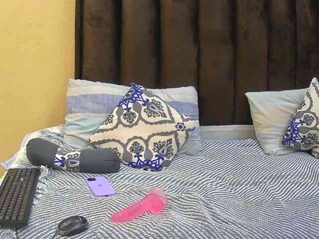 Your-Milly168 webcam