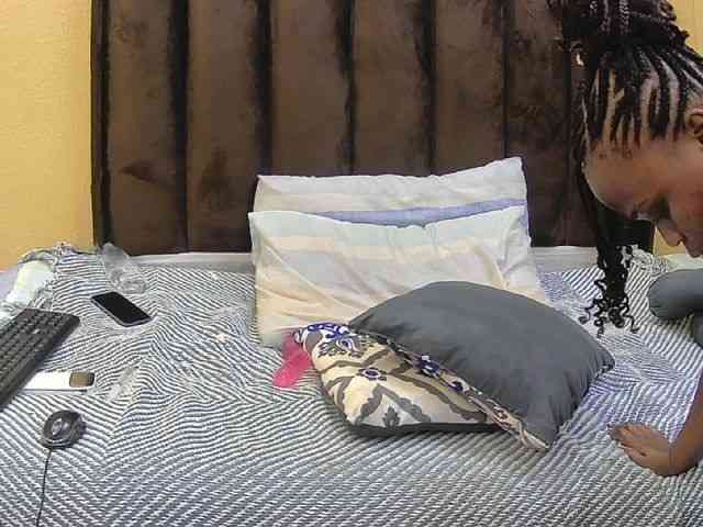 Your-Milly168 webcam