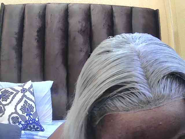 Your-Milly168 webcam