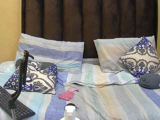 Your-Milly168 webcam