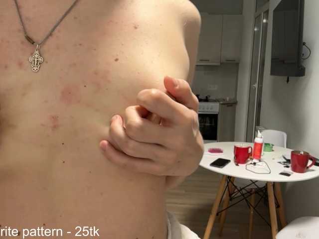 Peachy-keens live cam on BongaCams