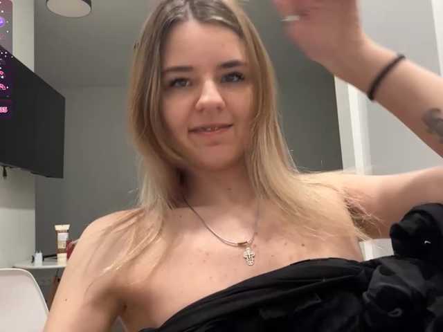 Peachy-keens's BongaCams show and profile
