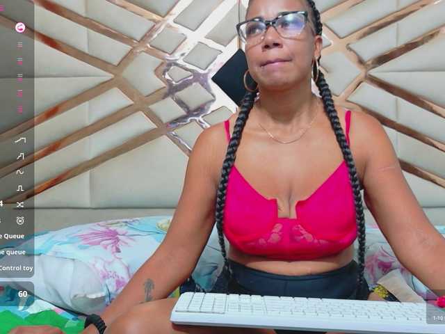Naturalebony live cam on BongaCams