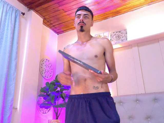 Axel-saenzz