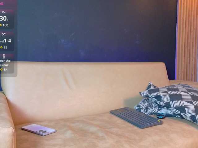 Axel-saenzz live webcam show