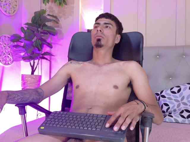 Axel-saenzz