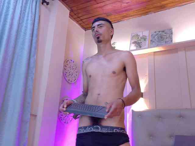 Axel-saenzz