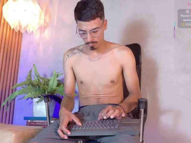 Axel-saenzz