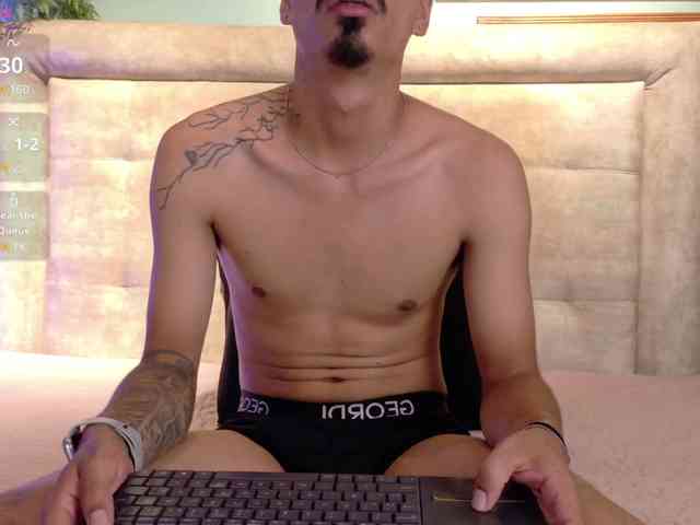 Axel-saenzz Sex Cam Show