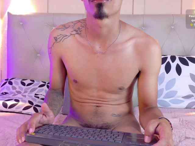 Axel-saenzz