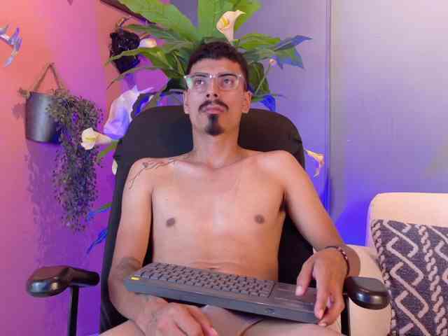 Axel-saenzz