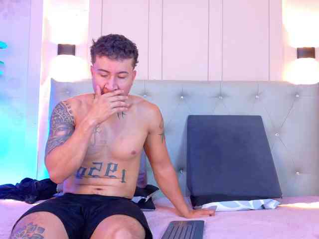 Axel-saenzz
