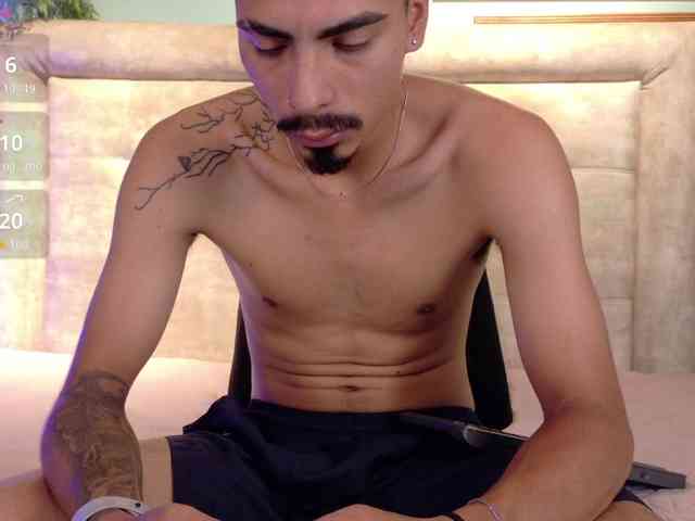 Axel-saenzz Sex Cam Show