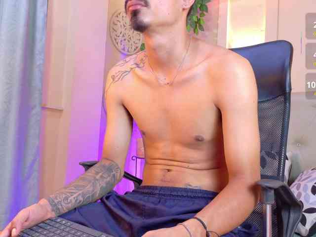Axel-saenzz Sex Cam Show